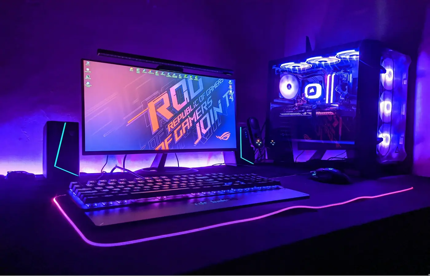 1080p gaming laptop desk setup