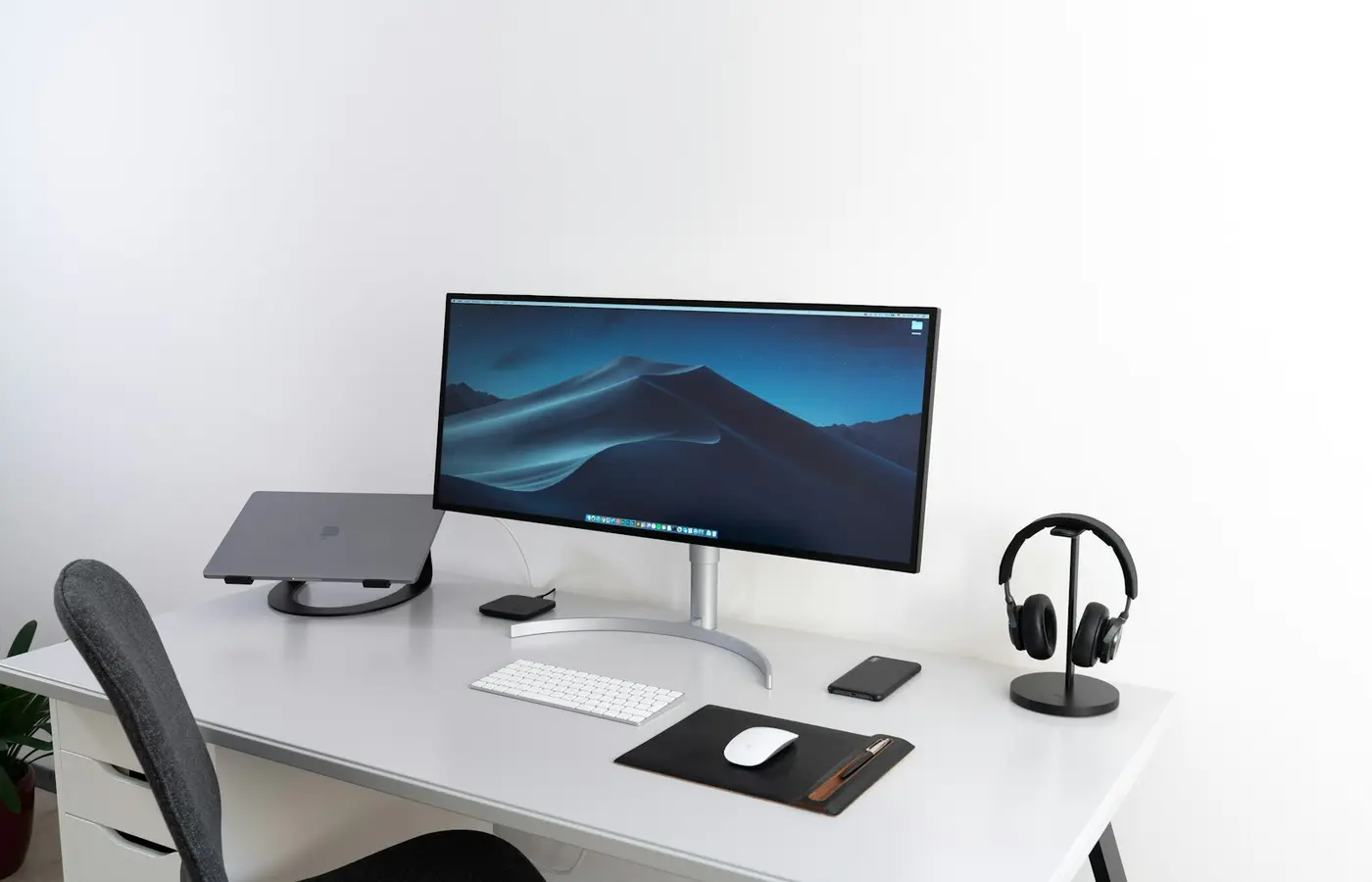 Laptop dock with dual monitors on a desk